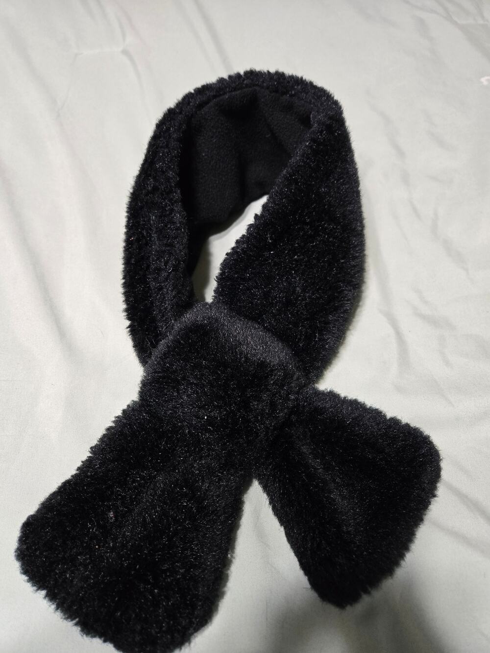 Unknown brand women's black scarf